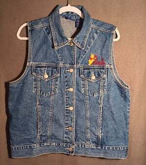 Winnie the Pooh Denim Blue Jean Vest Women’s Large Embroidered Back Detail VTG